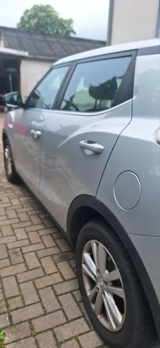 Gebraucht SsangYong Tivoli 128 PS (94 kW) 2017 Silber SUV