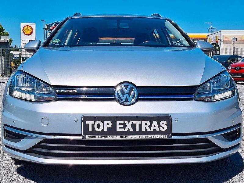 Silber Gebraucht 2019 VW Golf VII Comfortline Kombi | 13.500 € (Guter Preis) - Bild 1/4