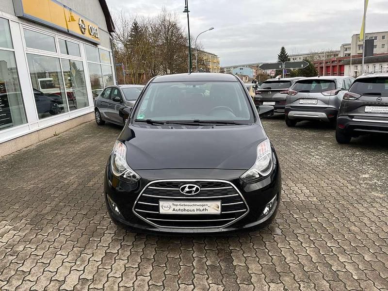 Gebraucht Hyundai ix20 Passion 90 PS (66 kW) 2017 Phantom black / mic Kleinwagen