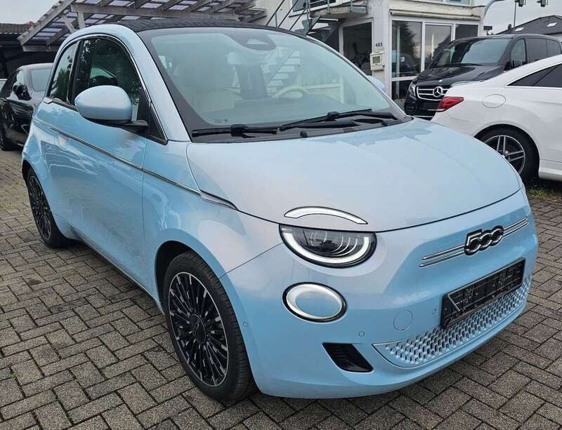 Colore esterno (himmel blau) Gebraucht 2021 Fiat 500e La Prima Cabrio | 18.999 € (Guter Preis) - Bild 1/4