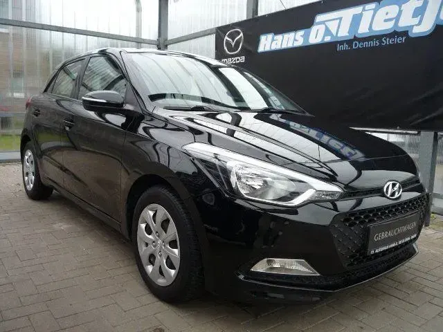 Gebraucht Hyundai i20 GO! 75 PS (55 kW) 2017 Schwarz Limousine