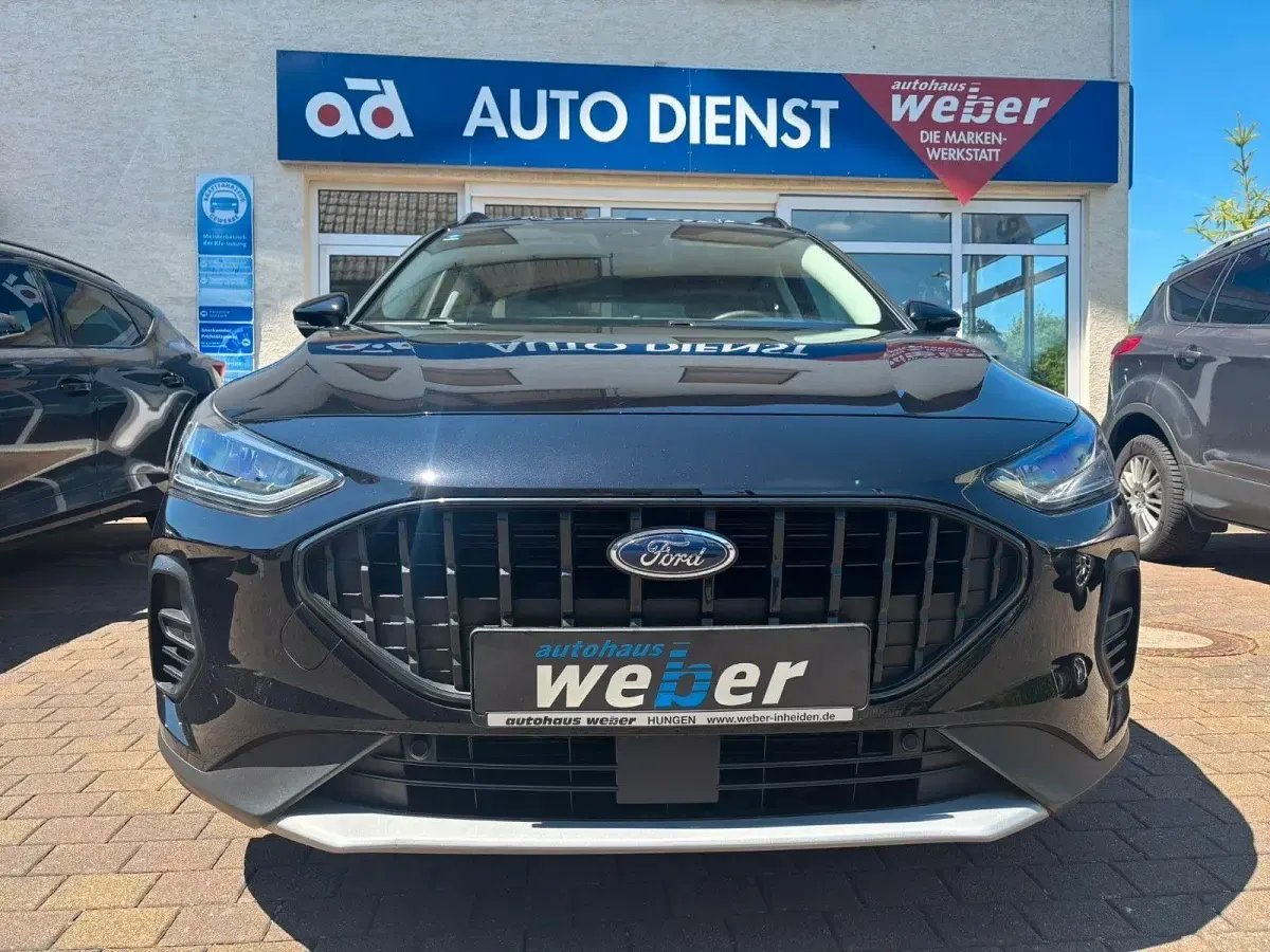 Gebraucht Ford Focus Active 116 PS (85 kW) 2023 Schwarz Kombi