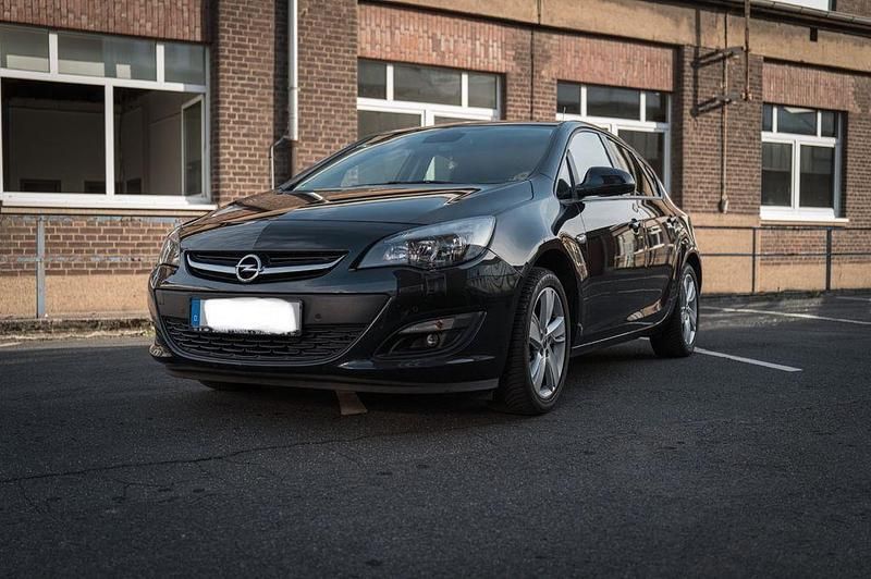 Schwarz Gebraucht 2015 Opel Astra Style Limousine | 8.200 € (Guter Preis) - Bild 1/4