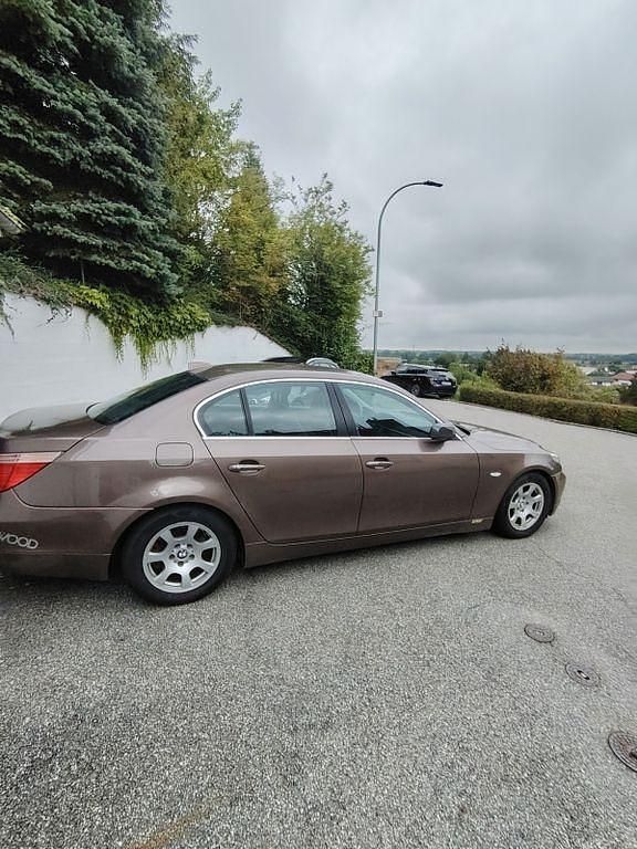 Braun Gebraucht 2004 BMW 525 Limousine | 4.500 € (Guter Preis) - Bild 1/4