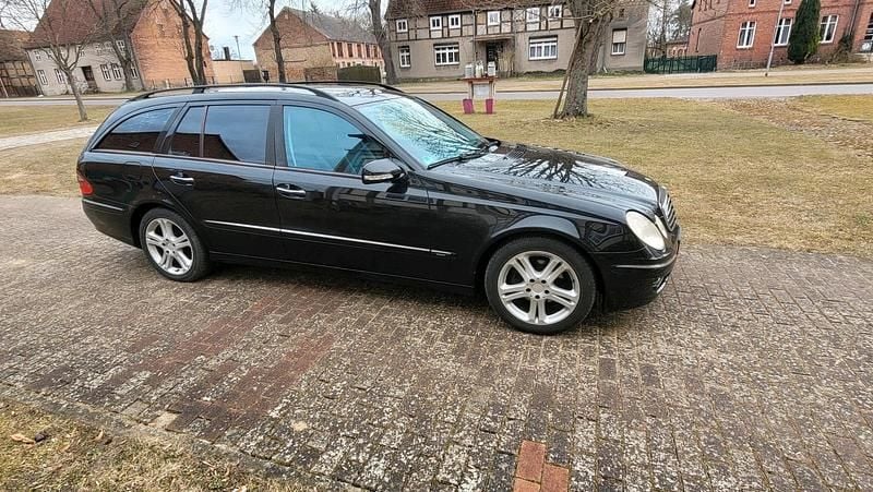 Gebraucht Mercedes E200 184 PS (135 kW) 2006 Schwarz Kombi