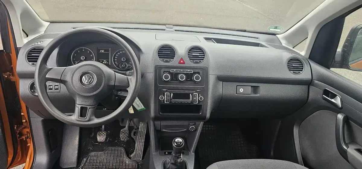 Używany VW Caddy 85 KM (62 kW) 2014 Złoty Minivan