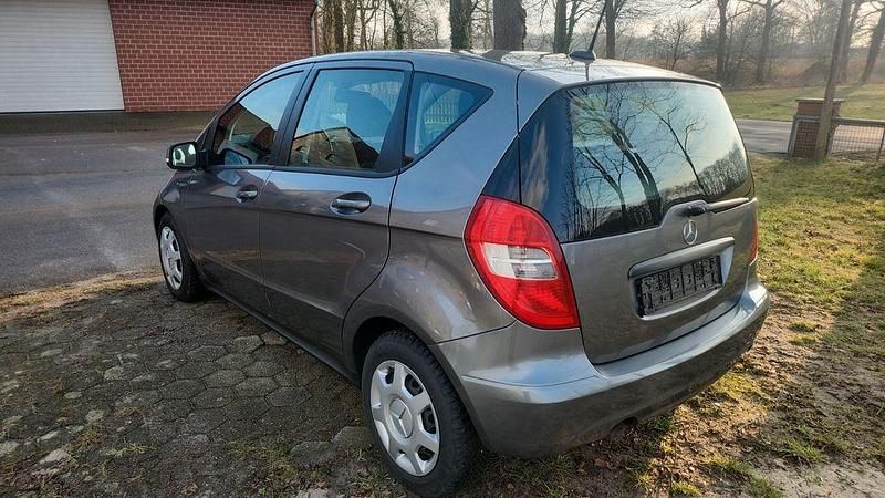 Gebraucht Mercedes A160 82 PS (60 kW) 2011 Grau Van / Kleinbus