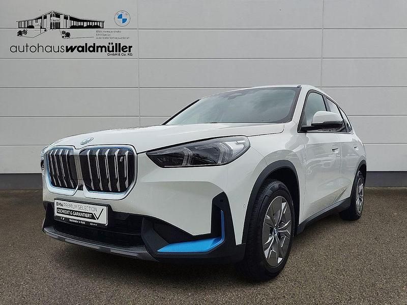 Weiß Gebraucht 2023 BMW iX1 Performance SUV | 38.511 € (Fairer Preis) - Bild 1/4