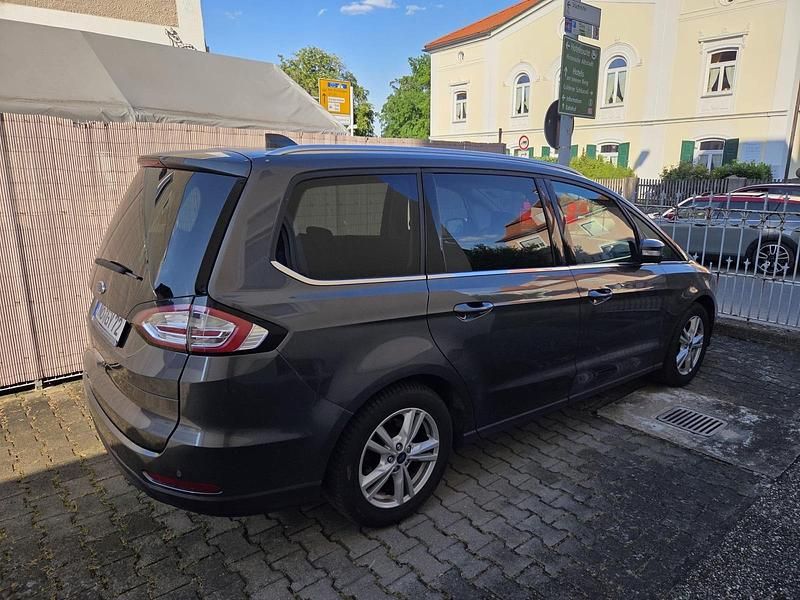 Grau Gebraucht 2021 Ford Galaxy Business Edition Van / Kleinbus | 24.499 € (Fairer Preis) - Bild 1/4