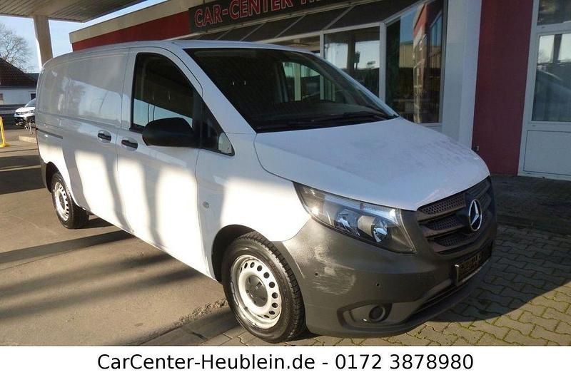Weiß Gebraucht 2020 Mercedes Vito Van | 10.990 € (Fairer Preis) - Bild 1/4