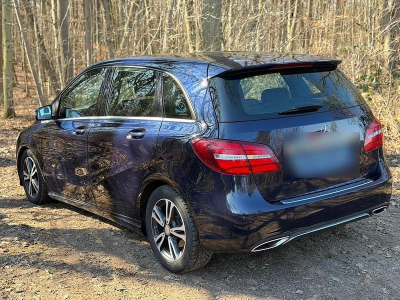 Gebraucht Mercedes B200 136 PS (100 kW) 2017 Blau Van / Kleinbus