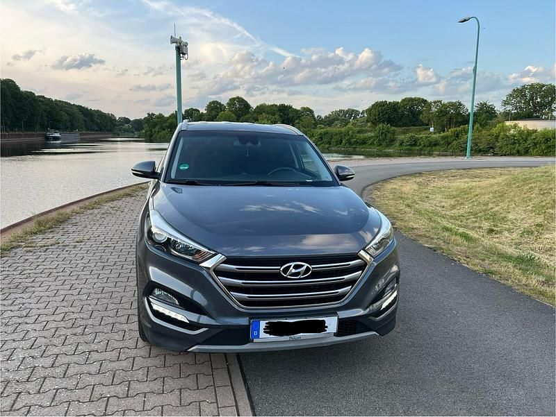 Grau Gebraucht 2017 Hyundai Tucson SUV | 15.300 € - Bild 1/4