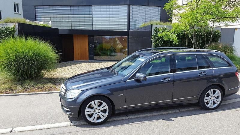 Schwarz Gebraucht 2010 Mercedes C350 Kombi | 6.950 € (Fairer Preis) - Bild 1/4