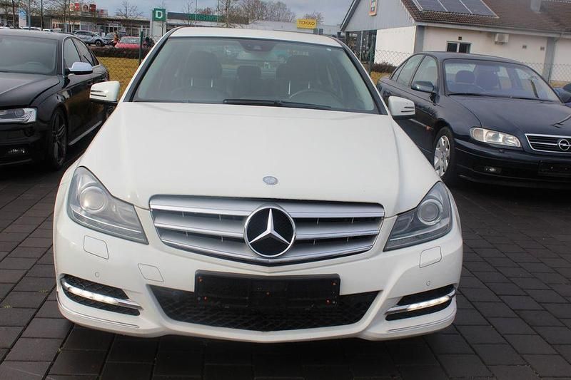 Weiß Gebraucht 2012 Mercedes C250 Limousine | 8.990 € (Guter Preis) - Bild 1/4