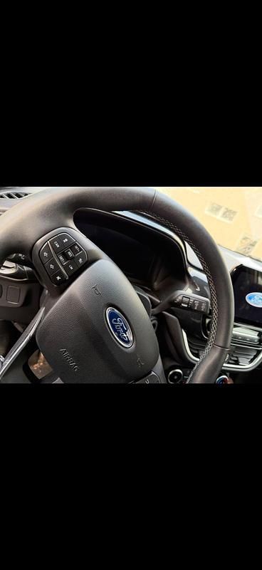 Gebraucht Ford Puma Titanium 125 PS (91 kW) 2022 Grau SUV