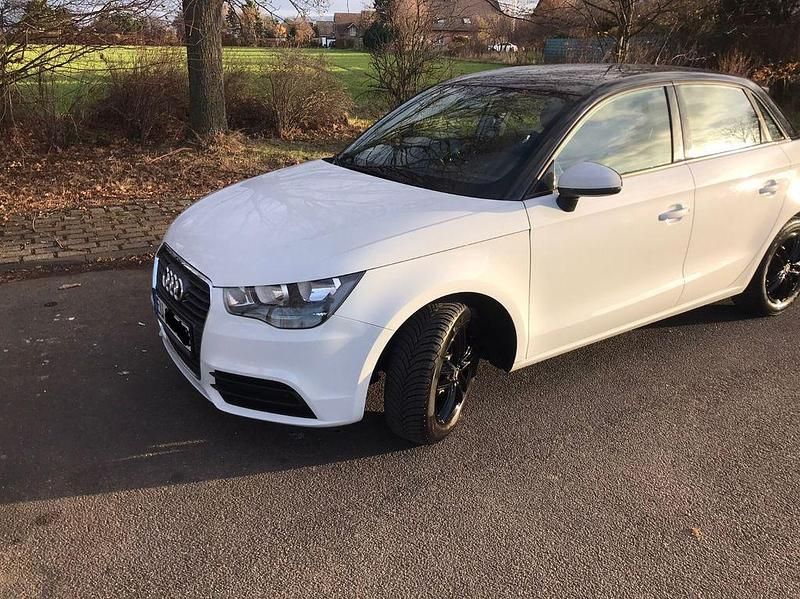 Weiß Gebraucht 2013 Audi A1 Sportback Ambition Kleinwagen | 7.100 € (Guter Preis) - Bild 1/4