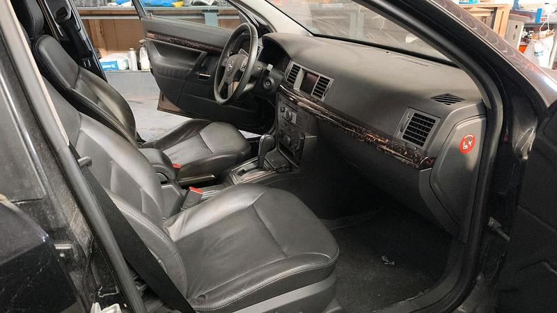 Gebraucht Opel Signum 177 PS (130 kW) 2005 Schwarz Kleinwagen