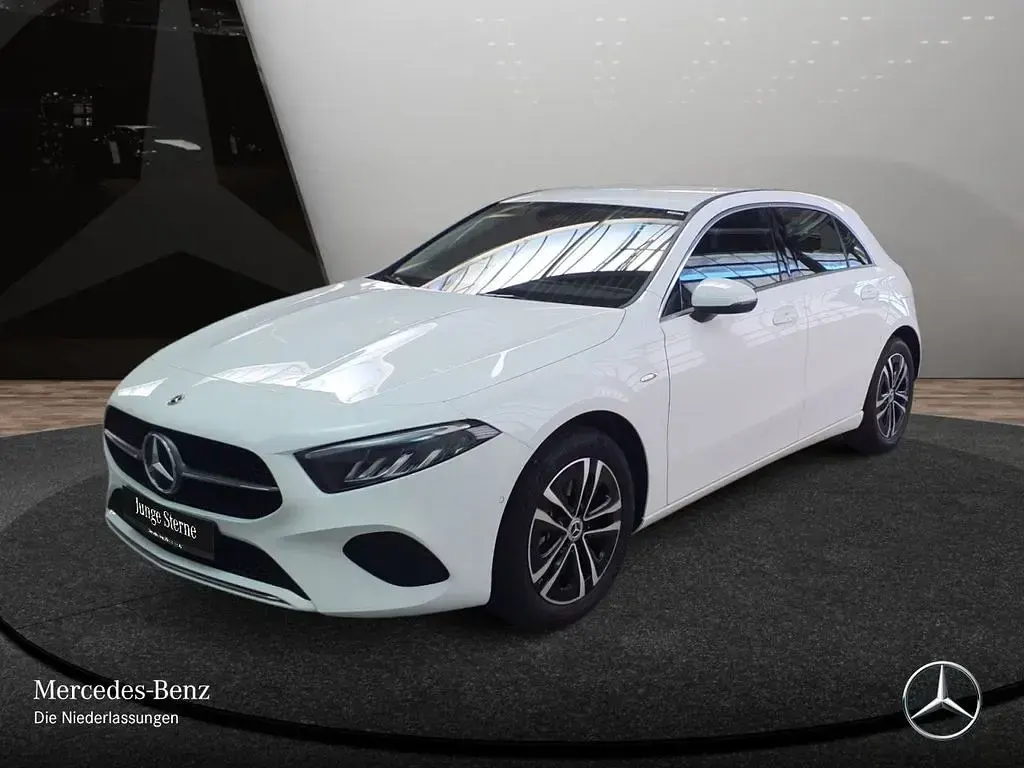Gebraucht Mercedes A250 Progressive 163 PS (119 kW) 2025 Weiß Limousine