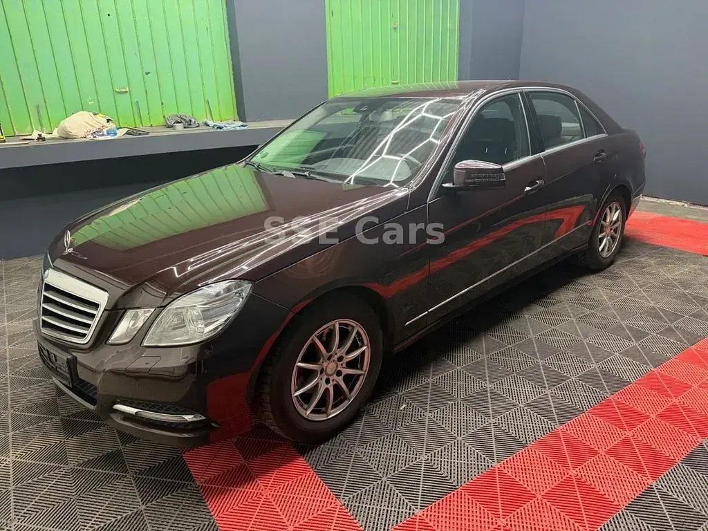 Gebraucht Mercedes E200 Avantgarde 136 PS (100 kW) 2012 Braun Limousine