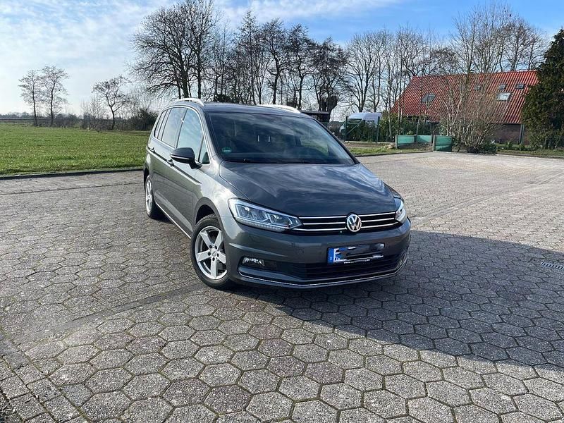 Gebraucht VW Touran Highline 150 PS (110 kW) 2019 Grau Van / Kleinbus
