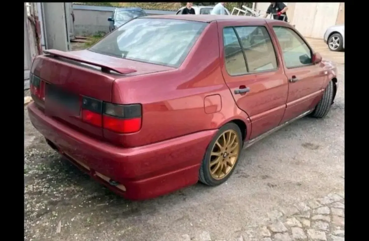 Gebraucht VW Vento 174 PS (127 kW) 1997 Rot Limousine