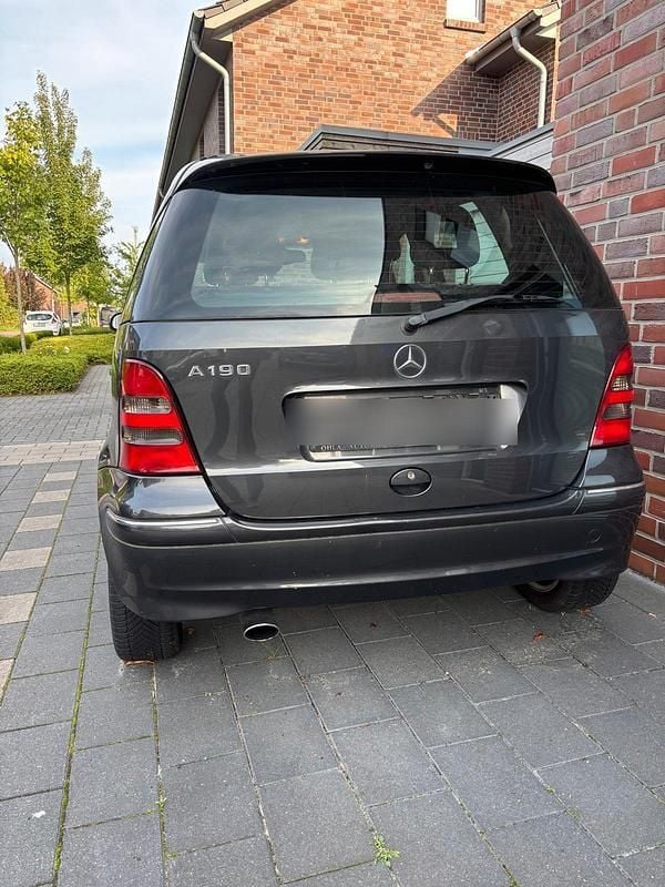 Schwarz Gebraucht 2002 Mercedes A190 Kleinwagen | 750 € (Superpreis) - Bild 1/4