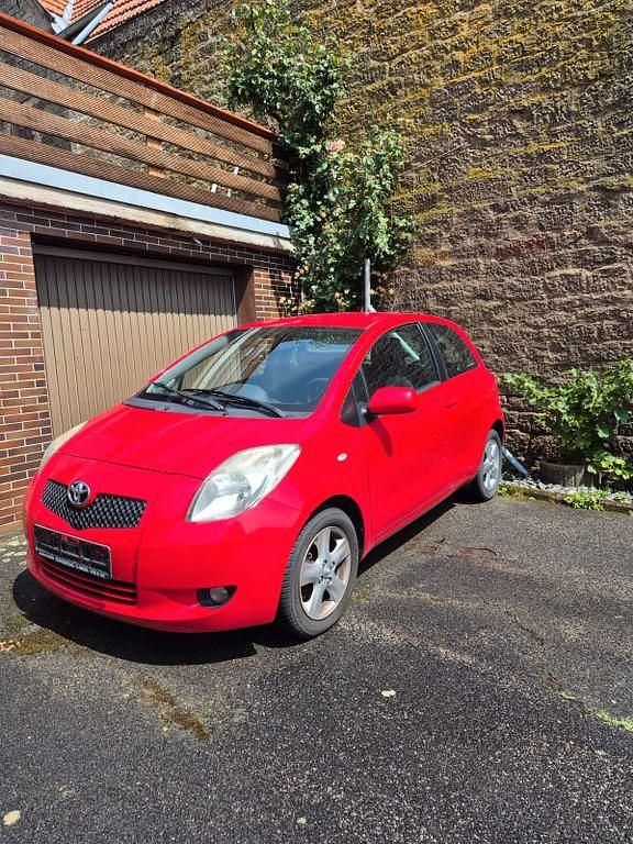 Rot Gebraucht 2008 Toyota Yaris Luna Limousine | 2.000 € (Fairer Preis) - Bild 1/4