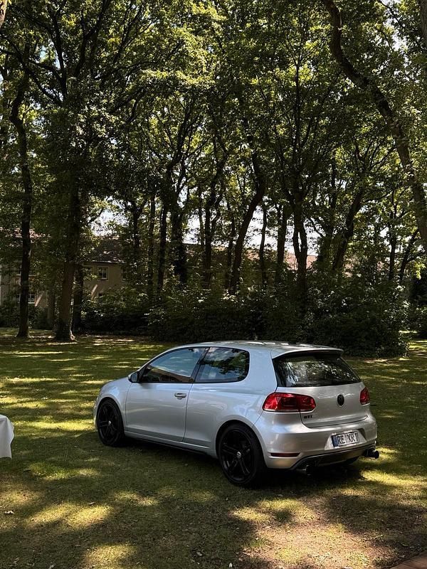 Silber Gebraucht 2011 VW Golf VI GTI Coupé | 10.390 € (Fairer Preis) - Bild 1/4