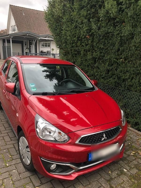Rot Gebraucht 2018 Mitsubishi Space Star Edition Kleinwagen | 6.399 € (Guter Preis) - Bild 1/4