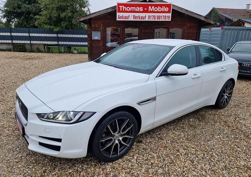 Weiß Gebraucht 2017 Jaguar XE Prestige Limousine | 14.890 € (Superpreis) - Bild 1/4