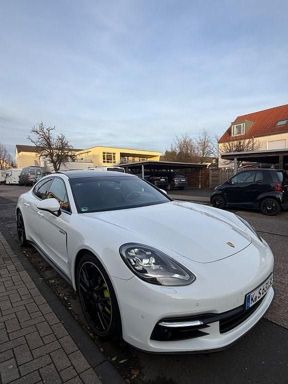 Weiß Gebraucht 2018 Porsche Panamera 4 Limousine | 56.500 € (Guter Preis) - Bild 1/4