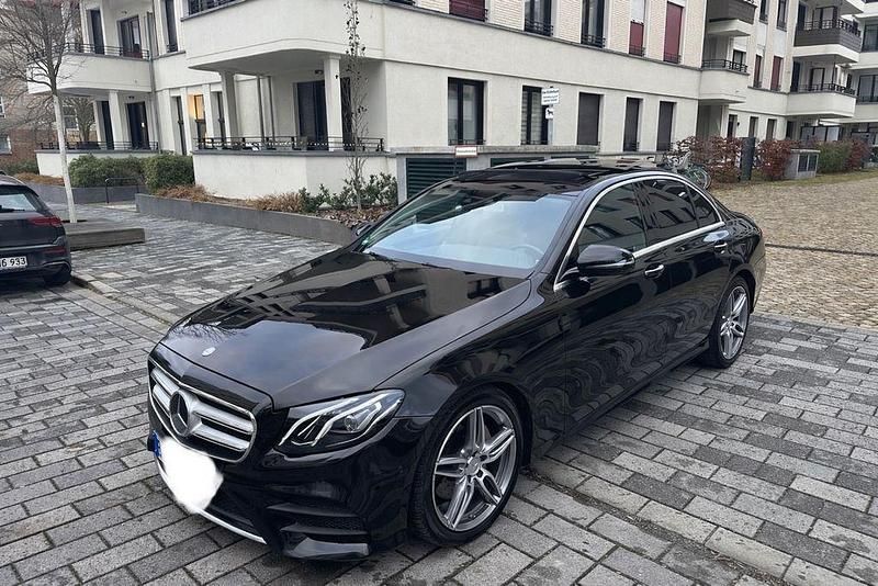 Gebraucht Mercedes E220 AMG line 194 PS (142 kW) 2016 Schwarz Limousine