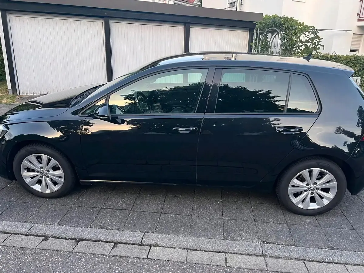 Gebraucht VW Golf VII 125 PS (91 kW) 2018 Schwarz Kleinwagen