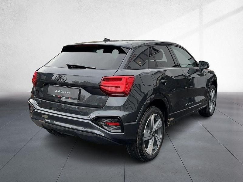 Neu Audi Q2 Advanced Plus 150 PS (110 kW) 2025 Manhattangrau metallic SUV