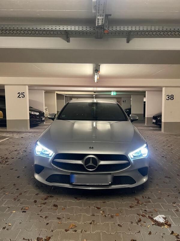 Grau Gebraucht 2021 Mercedes CLA200 Progressive Limousine | 29.999 € (Fairer Preis) - Bild 1/4