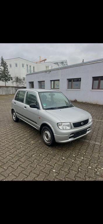 Gebraucht Daihatsu Cuore 58 PS (42 kW) 2003 Silber Kleinwagen