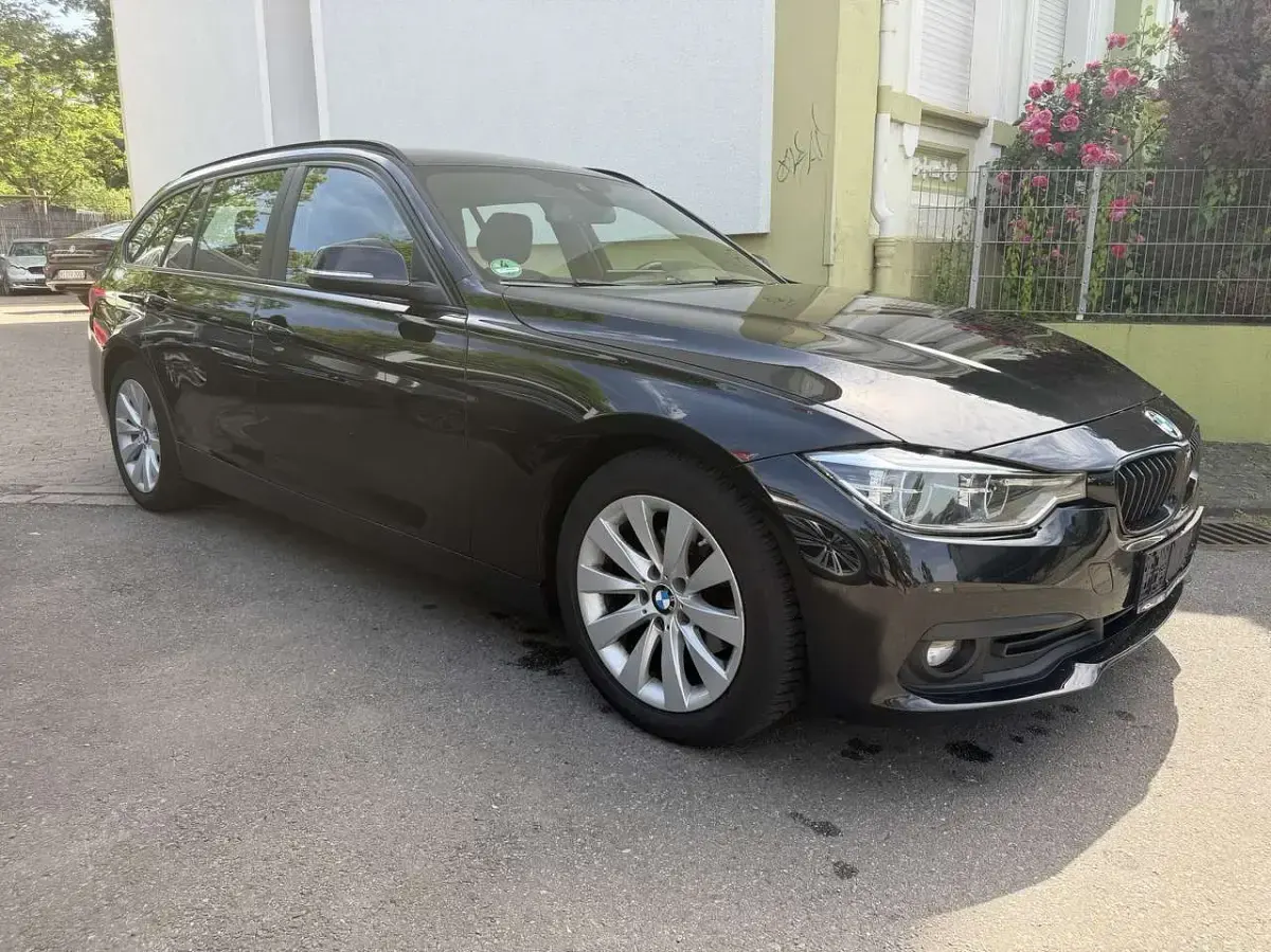 Gebraucht BMW 318 Advantage 150 PS (110 kW) 2016 Black sapphire metallic Kombi