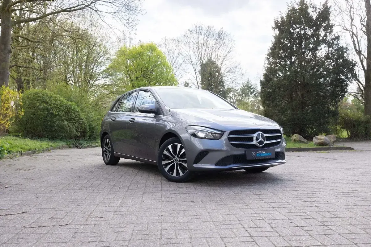 Gebraucht Mercedes B250 Style 160 PS (117 kW) 2022 Grau Kleinwagen