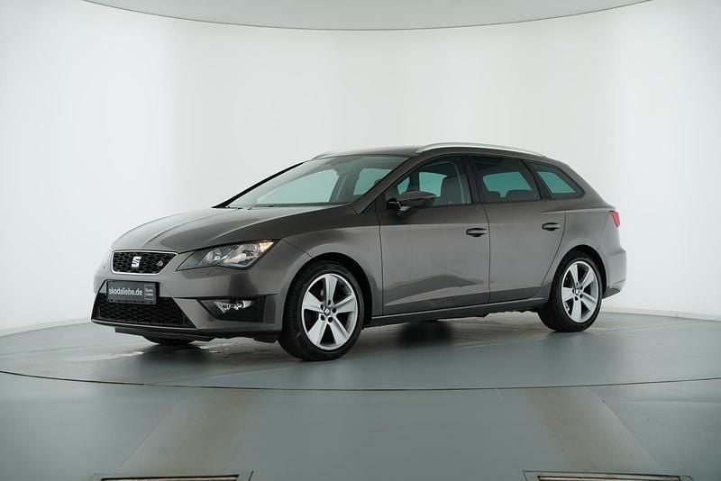 Usado Seat Leon ST FR 125 HP (91 kW) 2015 Cinzento Carrinha