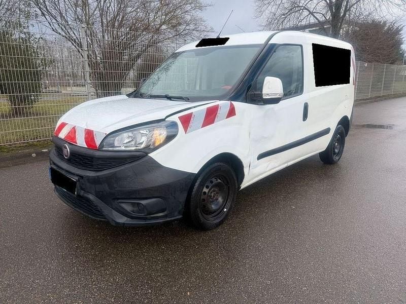 Gebraucht Fiat Doblò 95 PS (69 kW) 2017 Weiß Van / Kleinbus