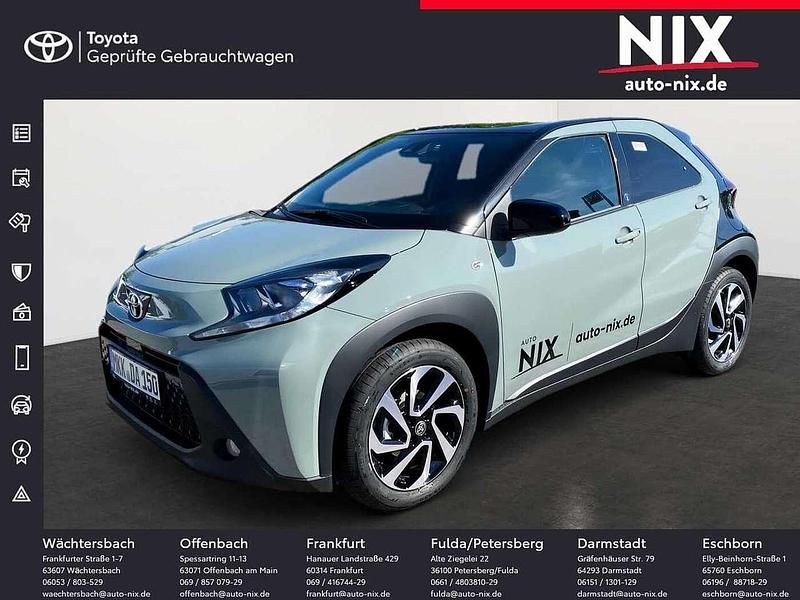Grün Gebraucht 2024 Toyota Aygo Team Kleinwagen | 17.390 € (Teuer) - Bild 1/4