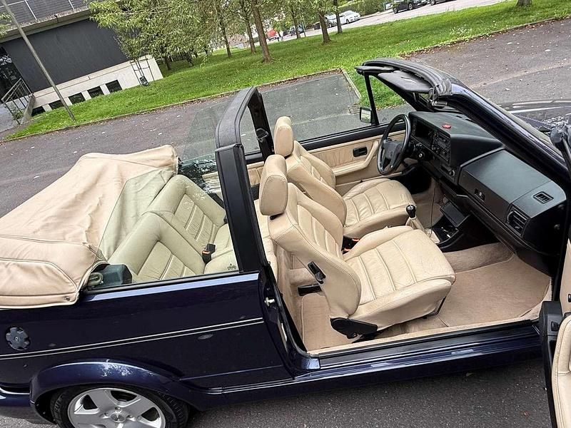 Blau Gebraucht 1991 VW Golf Cabriolet Classicline Cabrio | 16.750 € - Bild 1/4