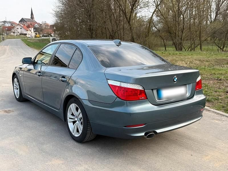 Gebraucht BMW 520 176 PS (129 kW) 2010 Blau Limousine