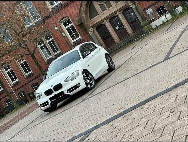 Weiß Gebraucht 2013 BMW 125 Sport Line Kleinwagen | 11.999 € (Fairer Preis) - Bild 1/4