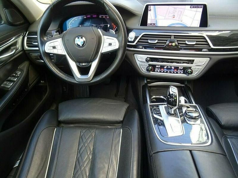 Gebraucht BMW 740 Exclusive 340 PS (250 kW) 2021 Grau Limousine