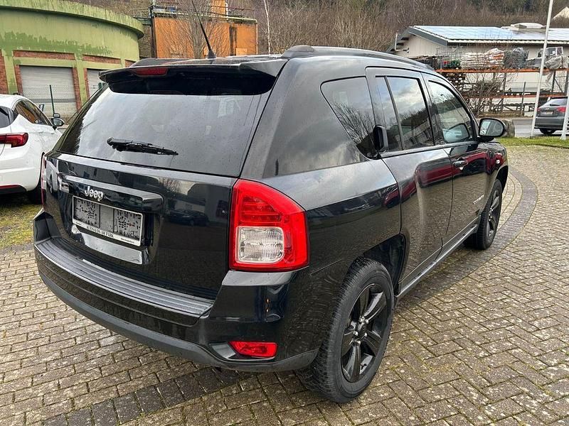Gebraucht Jeep Compass Sport 156 PS (114 kW) 2013 Schwarz SUV