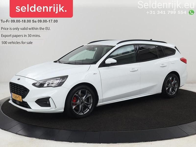 Weiß Gebraucht 2021 Ford Focus ST-Line X Limousine | 11.399 € (Teuer) - Bild 1/4
