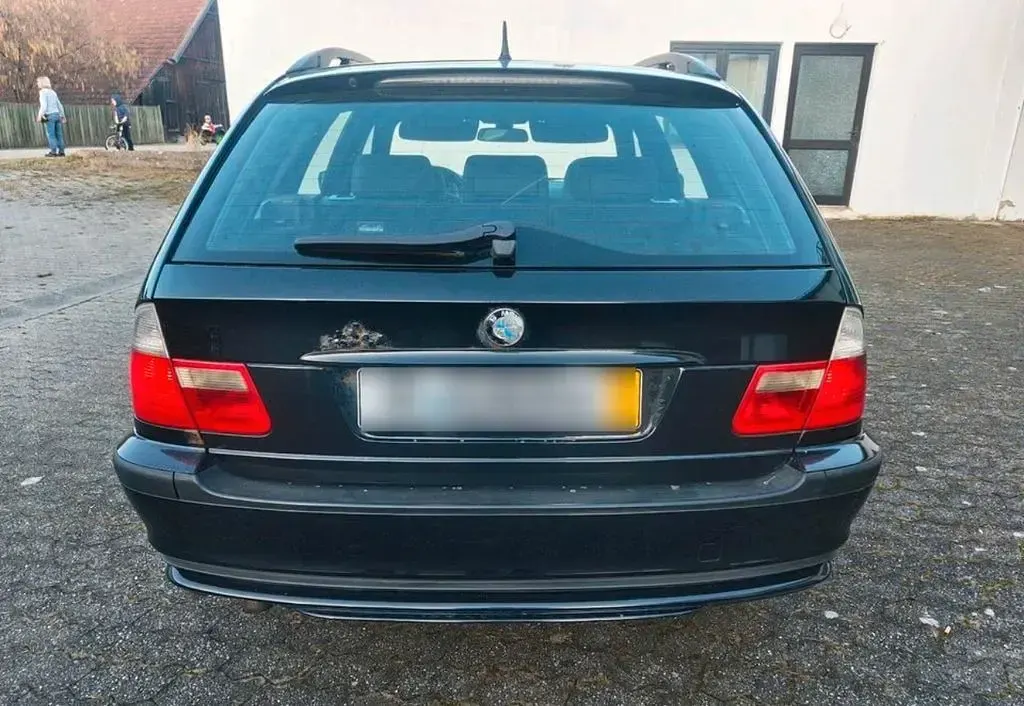 Używany BMW 320 Exclusive 150 KM (110 kW) 2005 Czarny Kombi