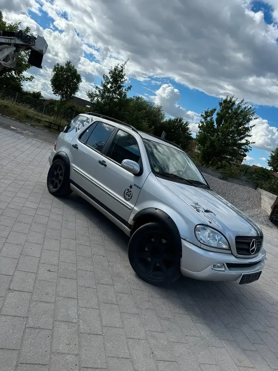 Gebraucht Mercedes ML270 163 PS (119 kW) 2003 Silber SUV