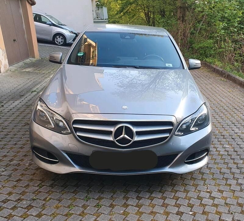 Grau Gebraucht 2013 Mercedes E300 Limousine | 8.800 € (Fairer Preis) - Bild 1/4